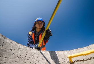 Keyline Colleague Taking Measurements